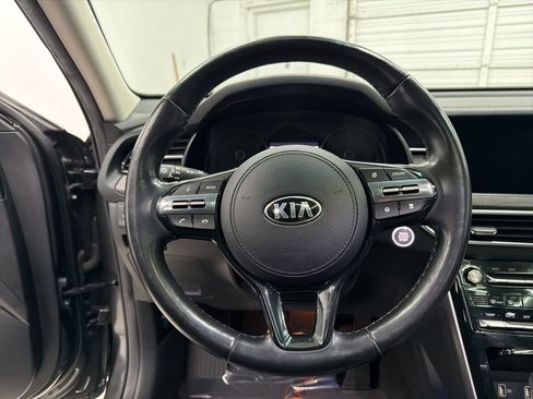 Used 2020 Kia Cadenza Limited image 16