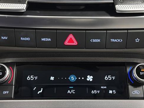 Used 2025 Hyundai Palisade Calligraphy image 18