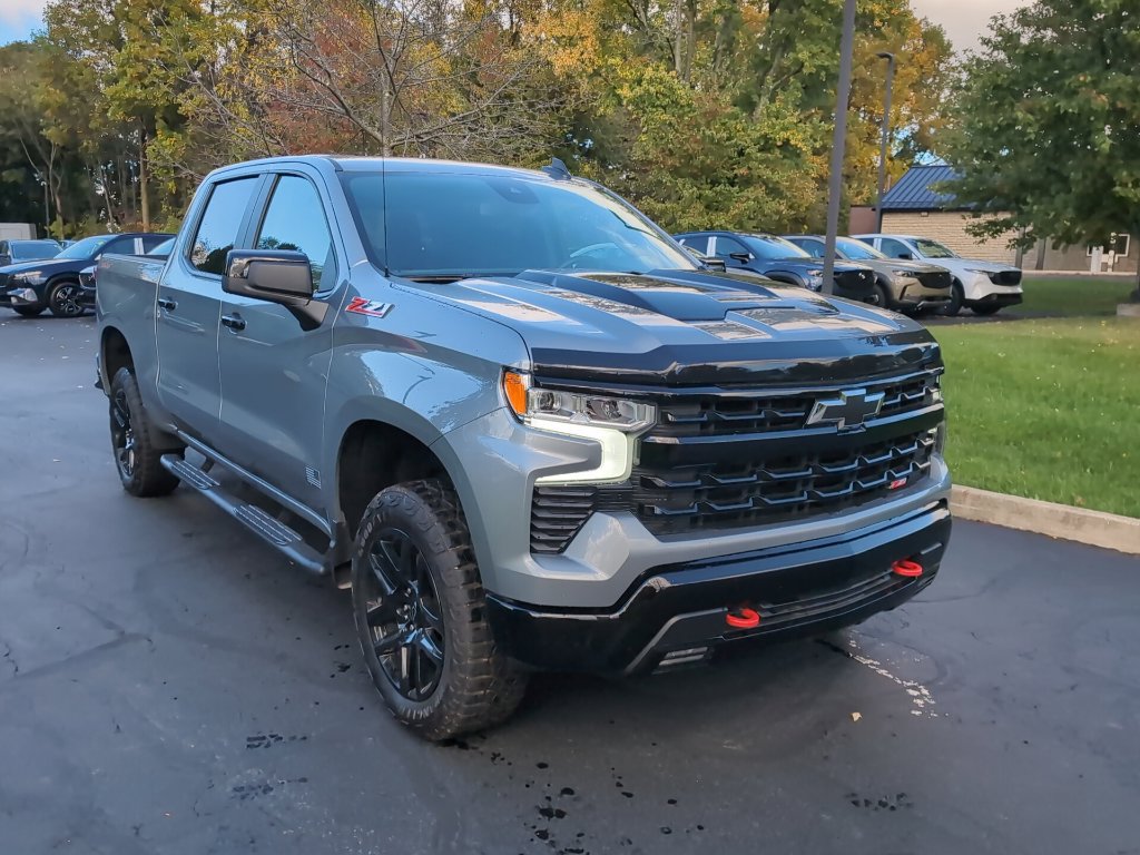 Used 2025 Chevrolet Silverado 1500 LT Trail Boss w/ Convenience Package II AWD/4WD image 2