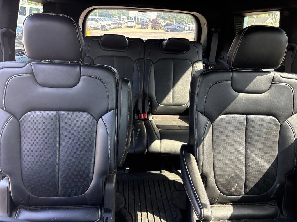 Used 2022 Jeep Grand Cherokee L Overland w/ Luxury Tech Group IV AWD/4WD image 9