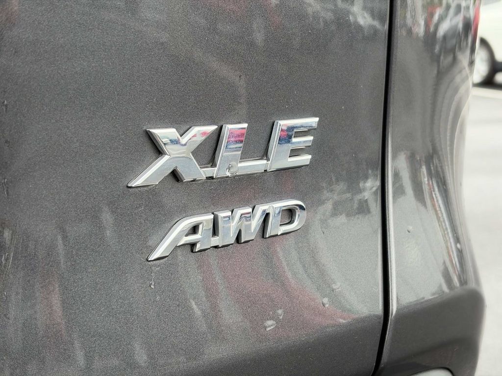 Used 2023 Toyota RAV4 XLE AWD/4WD image 9