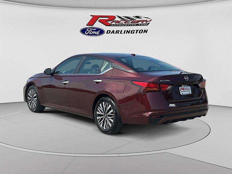 Used 2025 Nissan Altima 2.5 SV FWD image 3