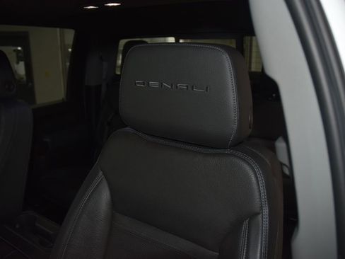 Used 2023 GMC Sierra 3500 Denali image 42