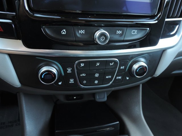 Used 2021 Chevrolet Traverse LT FWD image 24