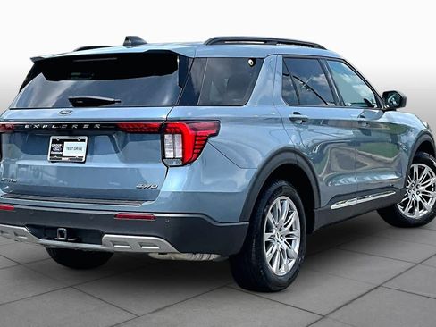 Used 2025 Ford Explorer Active w/ Active Comfort Package AWD/4WD image 13