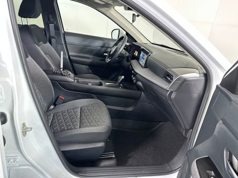 Certified 2025 Nissan Kicks SV image 28