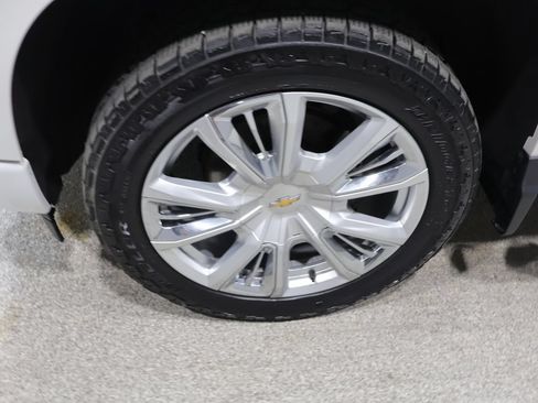 Used 2022 Chevrolet Silverado 1500 High Country w/ High Country Premium Package AWD/4WD image 10