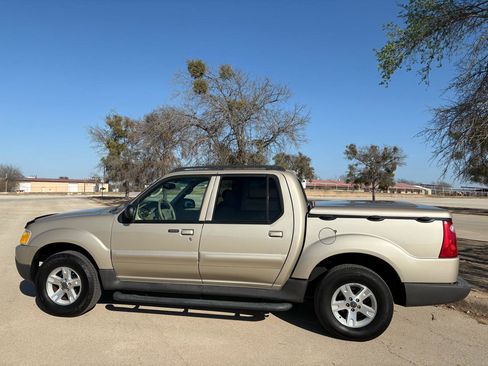 Used 2005 Ford Explorer Sport Trac XLT image 3