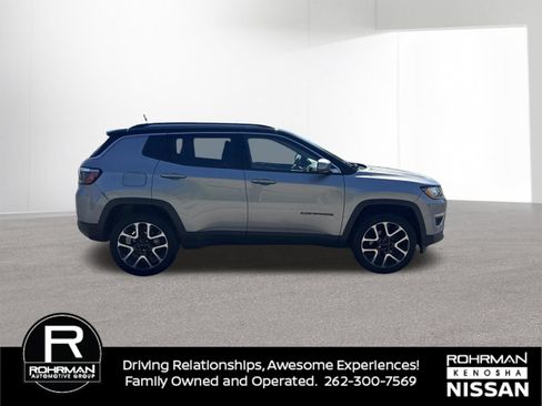 Used 2018 Jeep Compass Limited w/ Navigation Group AWD/4WD image 9