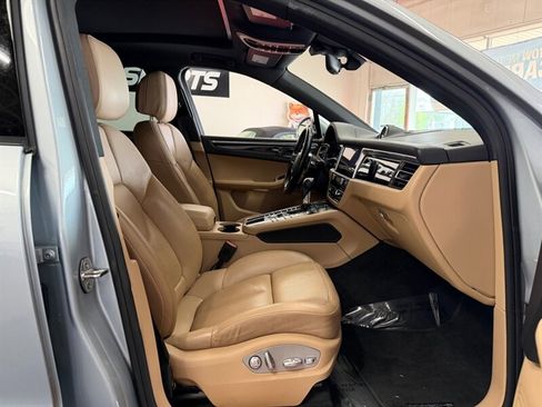Used 2020 Porsche Macan AWD/4WD image 48