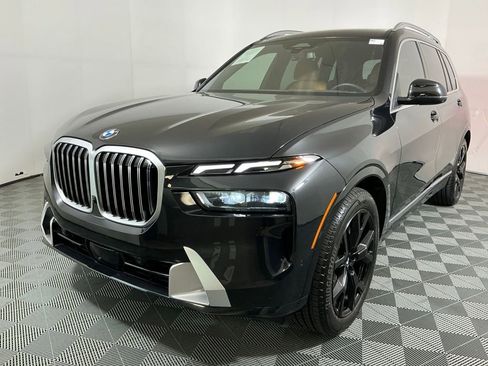 Certified 2025 BMW X7 xDrive40i w/ Premium Package AWD/4WD image 2