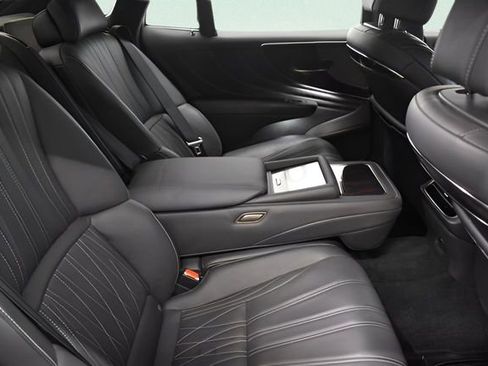 Used 2021 Lexus LS 500 AWD w/ Luxury Package image 17