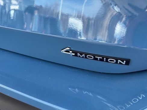 Certified 2025 Volkswagen Tiguan SE image 7