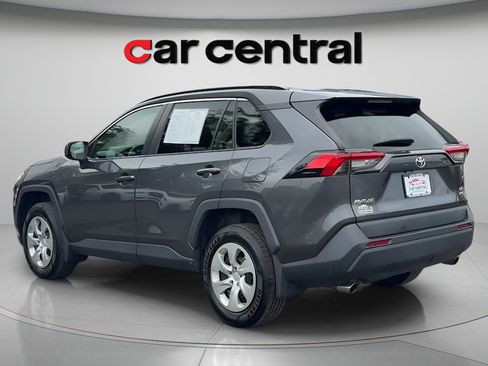 Used 2021 Toyota RAV4 LE AWD/4WD image 3