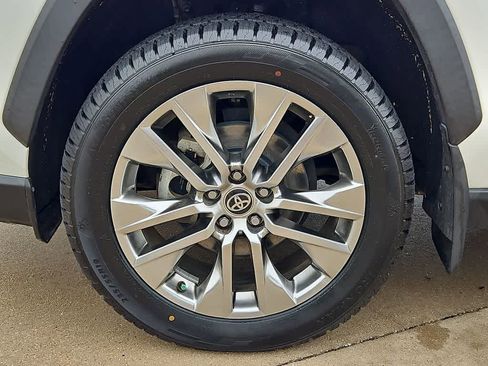Used 2021 Toyota RAV4 XLE Premium FWD image 14