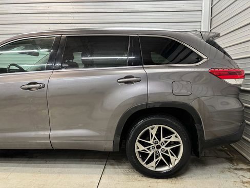 Used 2018 Toyota Highlander Limited Platinum image 5