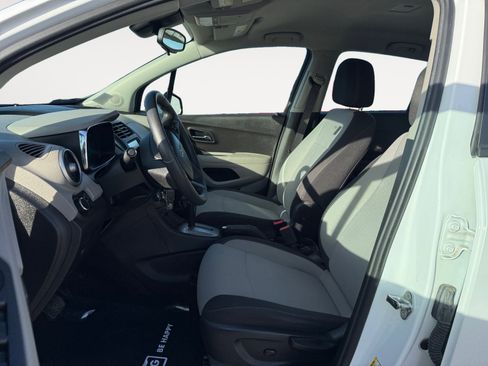 Used 2016 Chevrolet Trax LS image 10