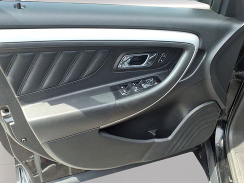 Used 2018 Ford Taurus SEL FWD image 8
