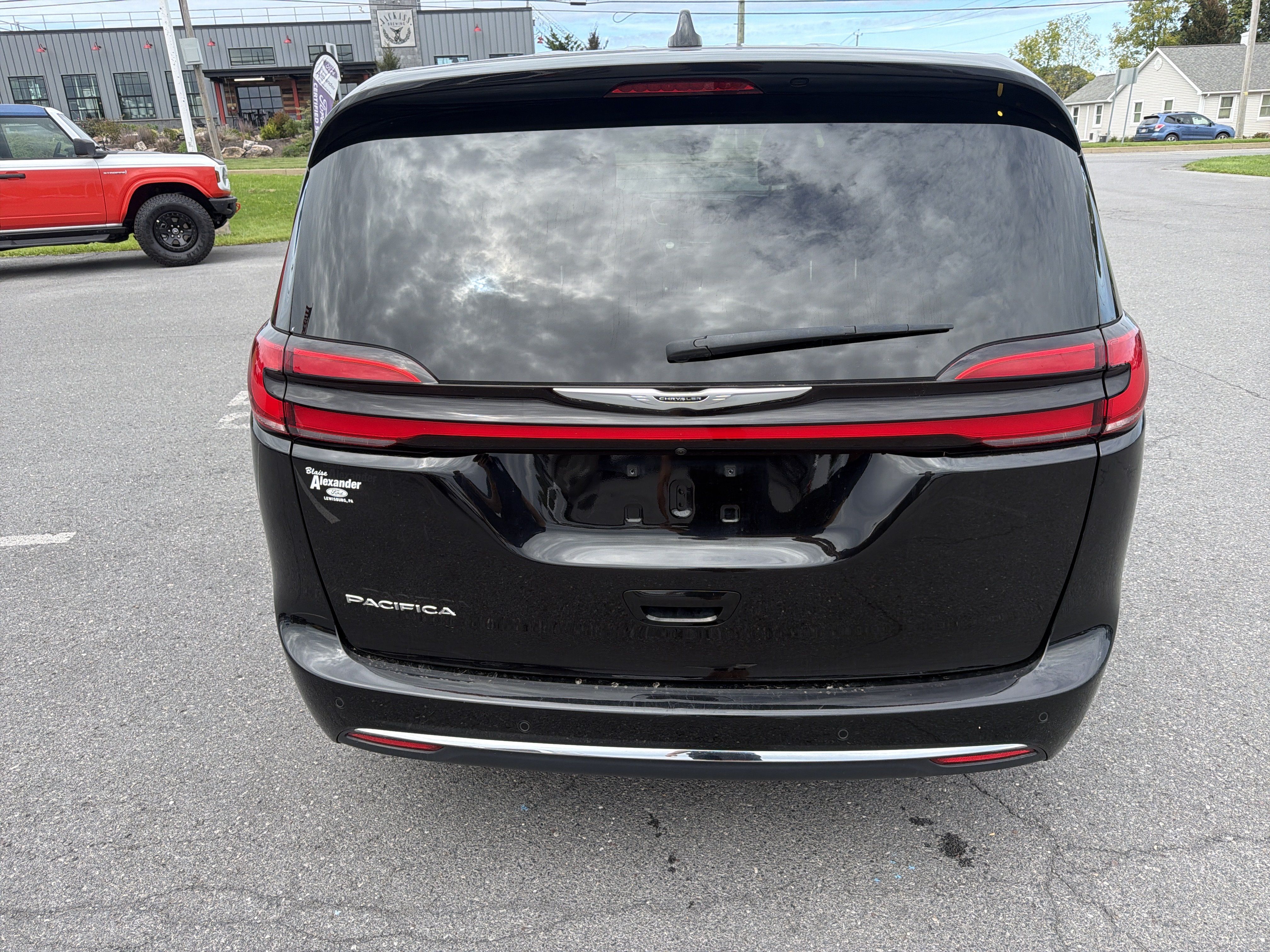 Used 2025 Chrysler Pacifica Select FWD image 4