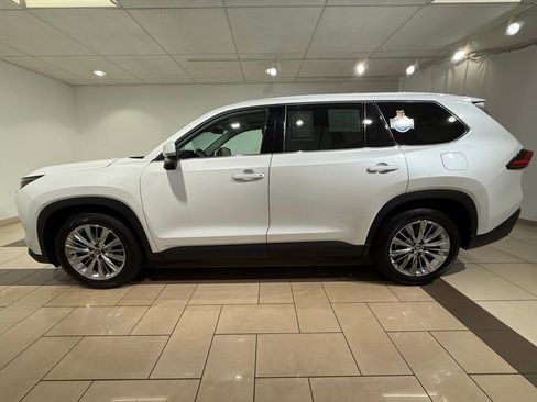 Certified 2024 Toyota Grand Highlander Platinum image 2