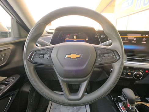 Used 2025 Chevrolet Trax LT image 33