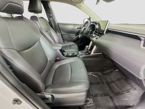 Certified 2025 Toyota Corolla Cross XLE w/ Convenience Package image 28