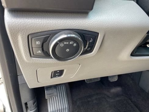 Used 2015 Ford F150 XLT AWD/4WD image 28