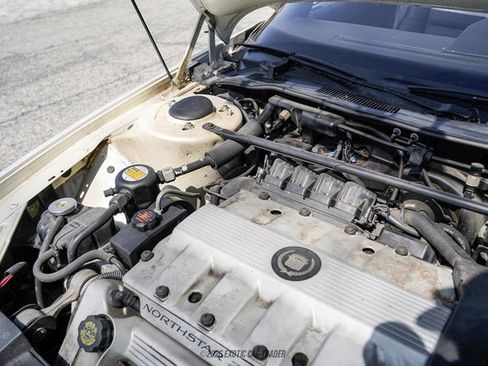 Used 1993 Cadillac Allante FWD image 30