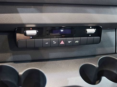 Used 2025 Mercedes-Benz Sprinter 2500 image 18