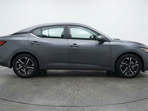 Used 2025 Nissan Sentra SV FWD image 11
