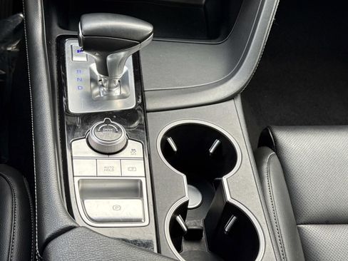 Used 2023 Genesis G70 2.0T image 12