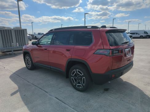 New 2026 Jeep Cherokee Laredo image 7
