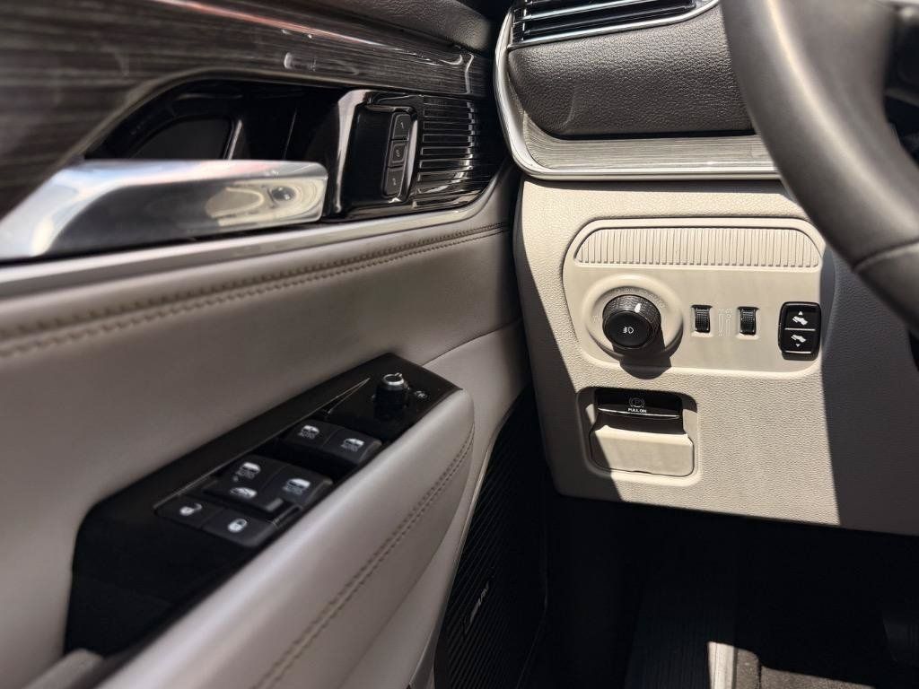 Used 2022 Jeep Wagoneer Series II w/ Premium Group I RWD image 10