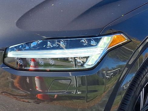 Certified 2024 Volvo XC90 B5 Core w/ Protection Package Premier image 9