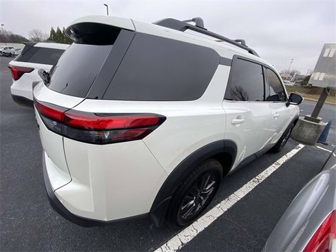 Used 2024 Nissan Pathfinder SV w/ Lighting Package (N92) image 8