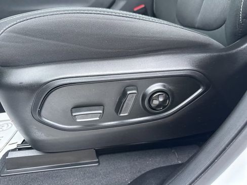 Certified 2025 Jeep Grand Cherokee Laredo w/ Luxury Tech Group I image 12