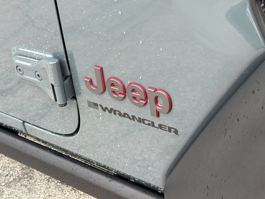 Used 2024 Jeep Wrangler Unlimited Rubicon AWD/4WD image 11