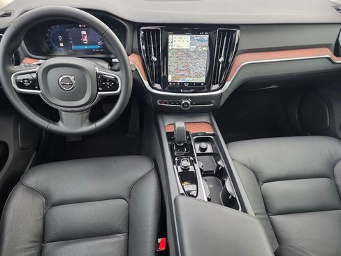 Used 2025 Volvo V60 B5 Cross Country Plus AWD/4WD image 12