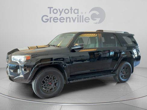 Used 2020 Toyota 4Runner SR5 AWD/4WD image 2
