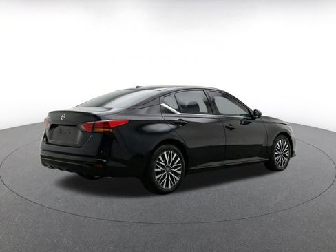 Used 2025 Nissan Altima 2.5 SV FWD image 12