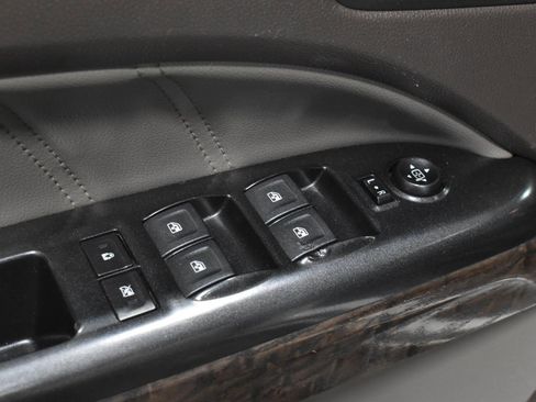 Used 2022 GMC Canyon Denali image 13