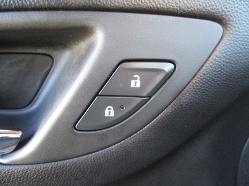 Used 2024 Chevrolet Equinox LT image 32