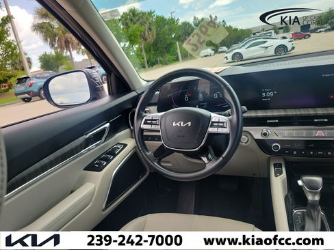 Certified 2025 Kia Telluride EX w/ EX Captain's Chair Package FWD image 21