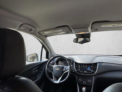 Used 2017 Chevrolet Trax LT w/ LT Convenience Package FWD image 19