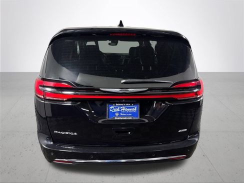Certified 2025 Chrysler Pacifica Select AWD/4WD image 8
