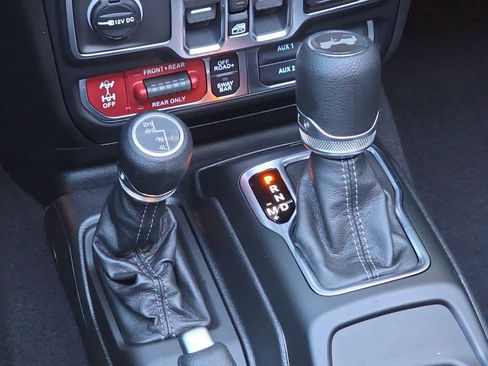 New 2026 Jeep Wrangler Rubicon w/ Steel Bumper Group image 22