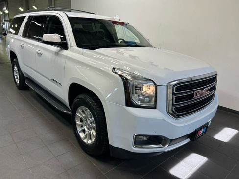 Used 2019 GMC Yukon XL SLT image 2