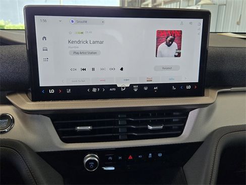 New 2025 Ford Explorer Active w/ Active Comfort Package image 13