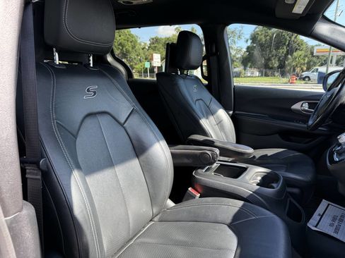 Used 2020 Chrysler Pacifica Touring-L AWD/4WD image 26