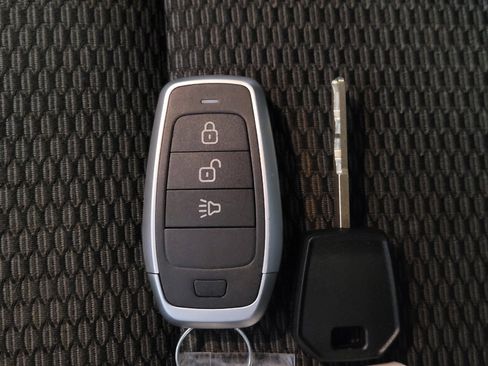 Used 2019 Ford Explorer XLT image 32